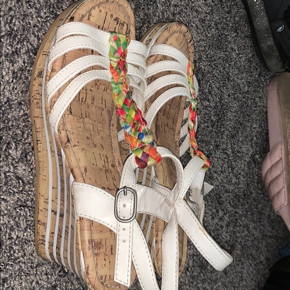 Sandles - Picture 2 of 4